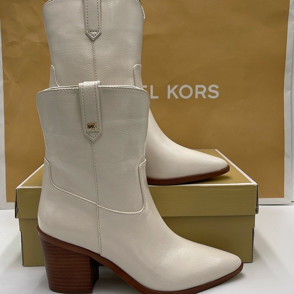 Michael Kors Shoes - Michael Kors WAVERLY HEELED BOOTIE FAUX LEATHER
49F4WVME6L
LT CREAM